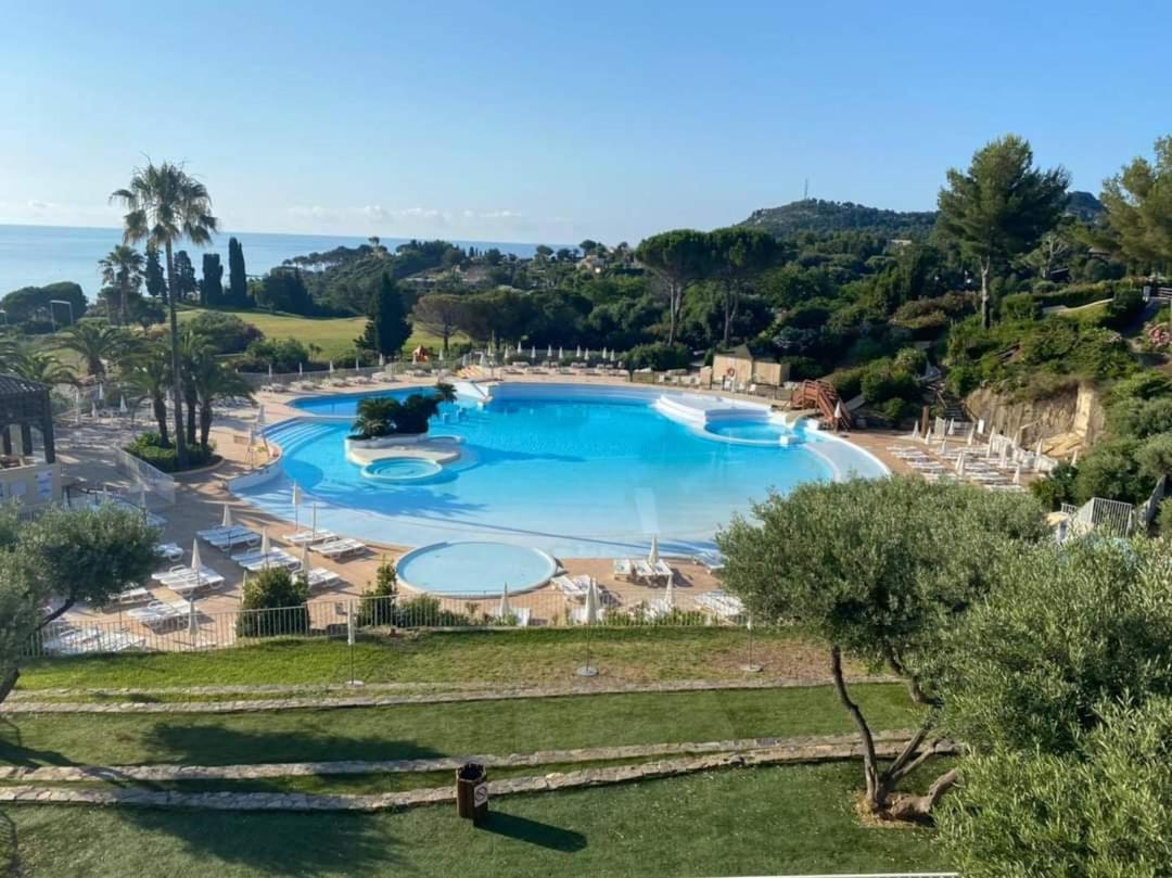 Saint-Raphael- Vue Mer Et Massif De L'Esterel エクステリア 写真